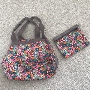 LeSportsac floral shoulder tote w/pouch!